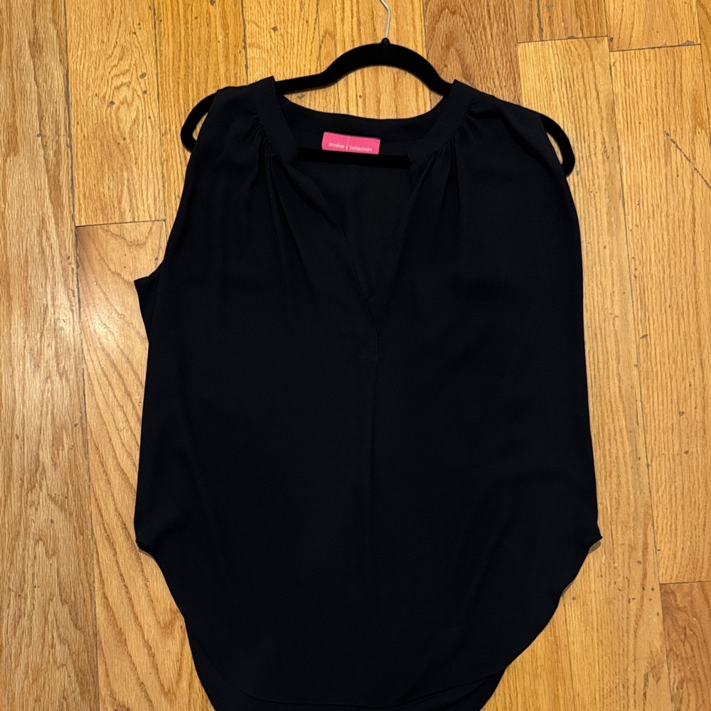 Chic Black Sleeveless Blouse